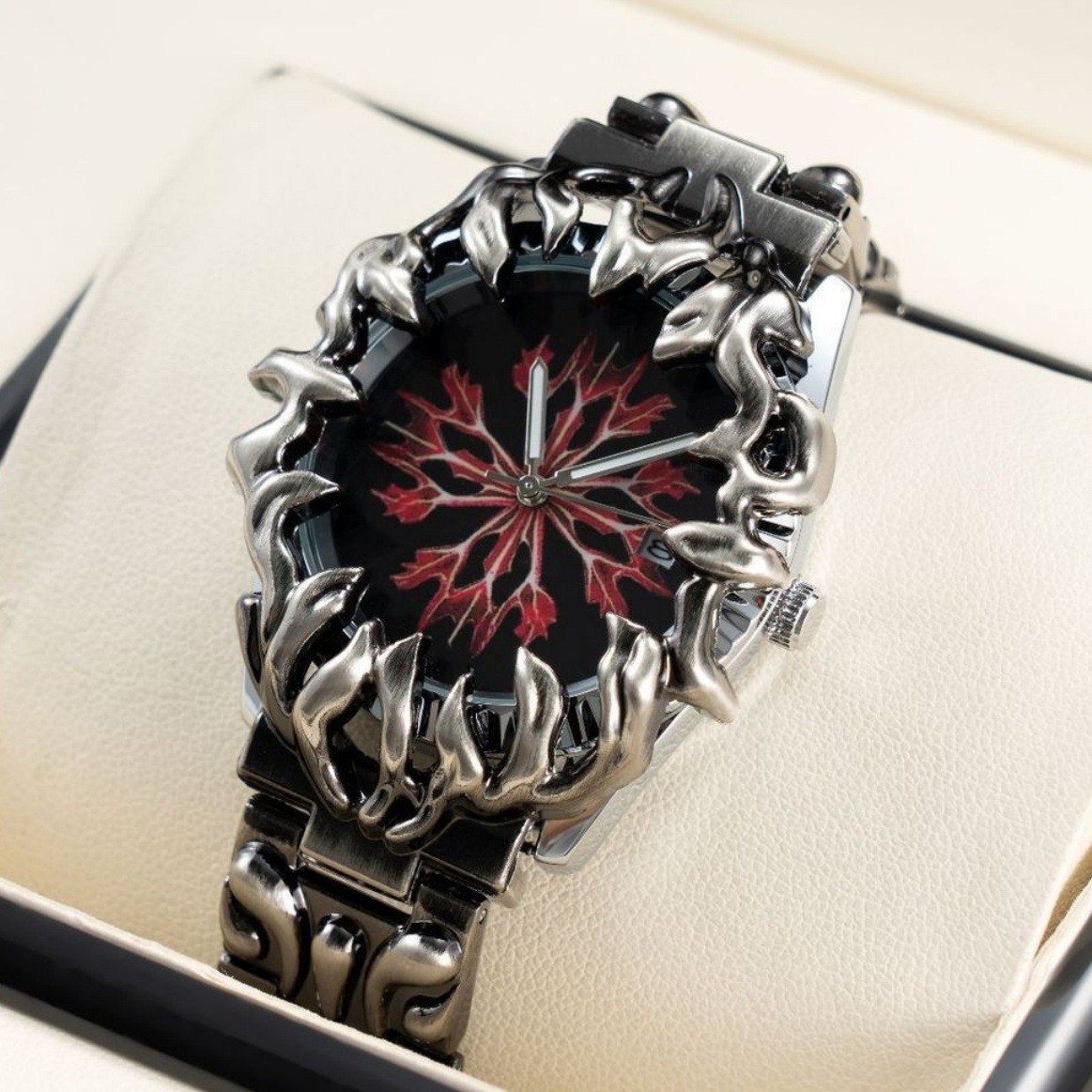 Claw-Shaped Retro Fashion Watch with Analog Dial Options