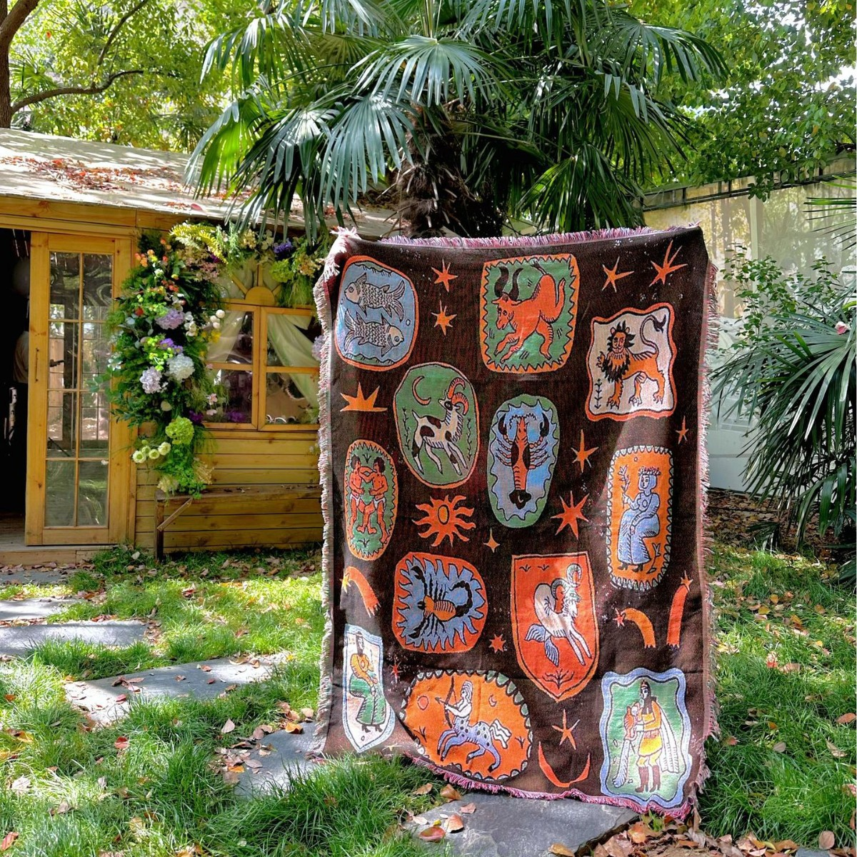 Illustrated Woven Throw Blanket with Fringe, 130 x 160 cm