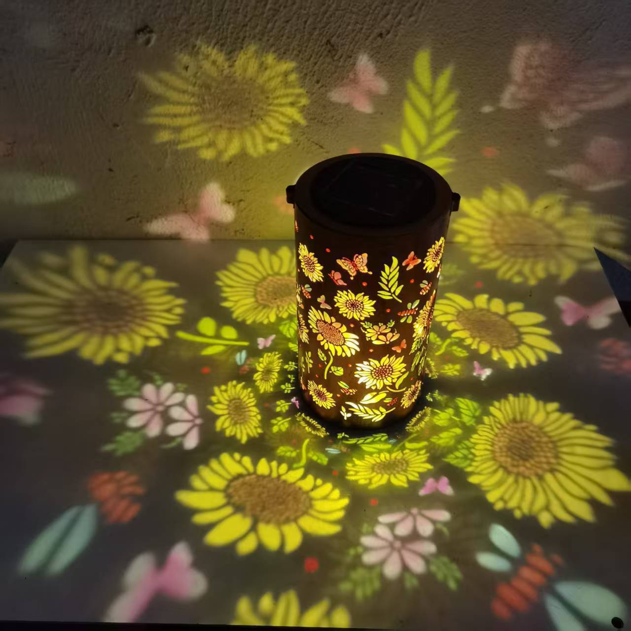 Solar Sunflower Projection Lantern with Hanging Outdoor Light