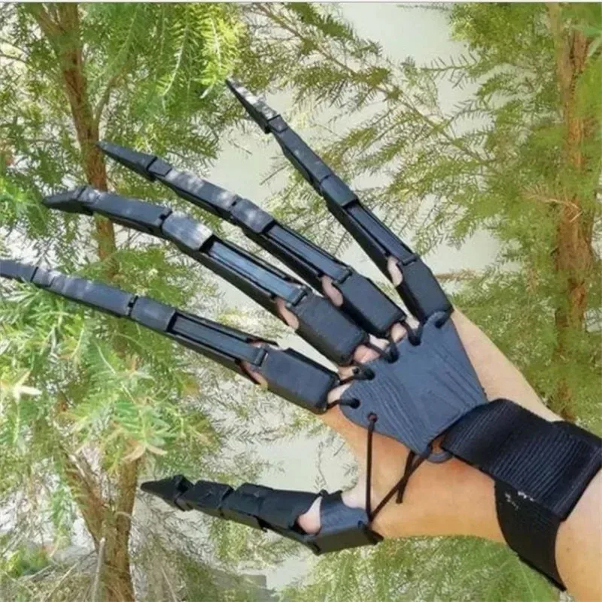 Articulated Skeleton Claw Hands for Halloween Costumes, Pair