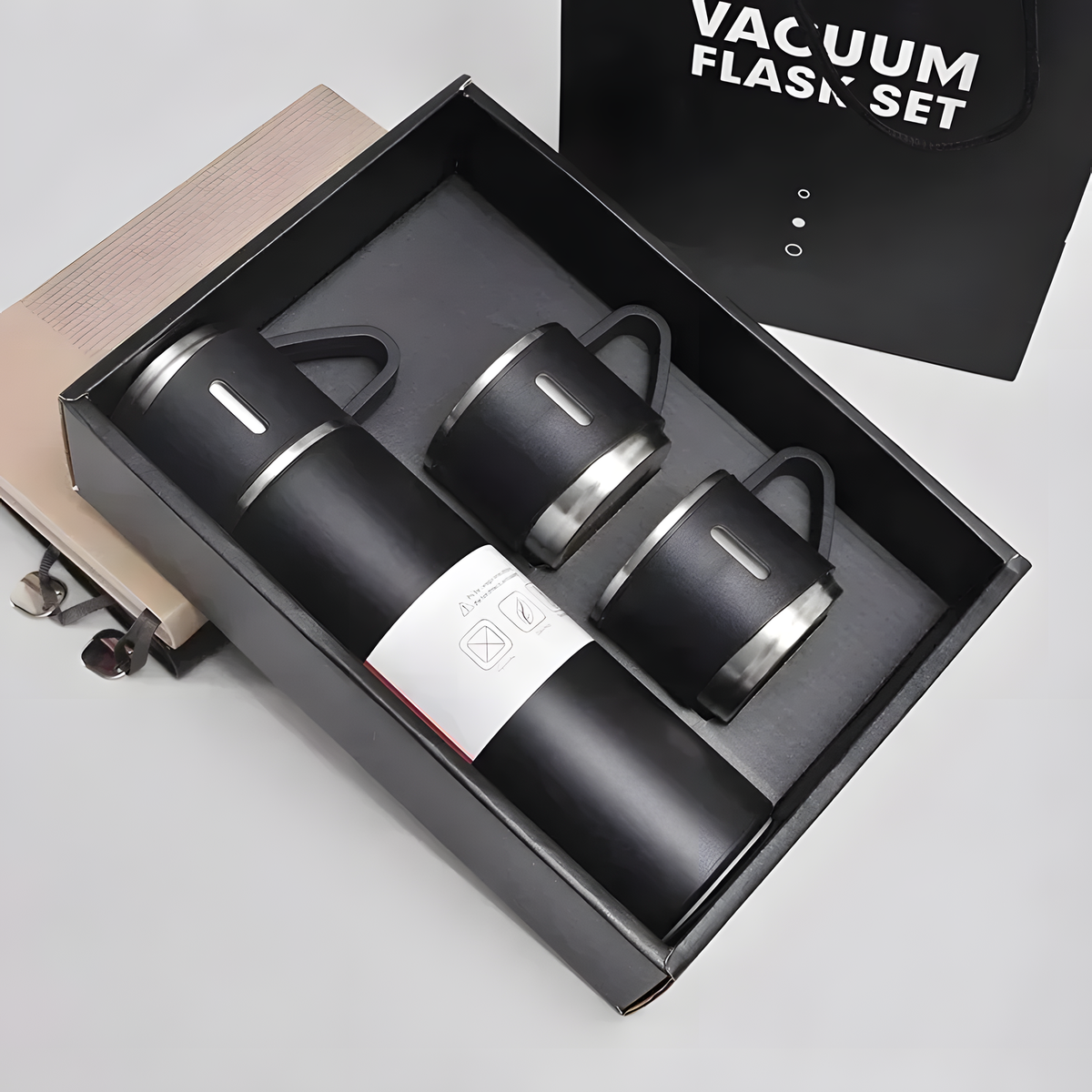 500 ml Insulated Flask Set with Three Matching Cups and Gift Box