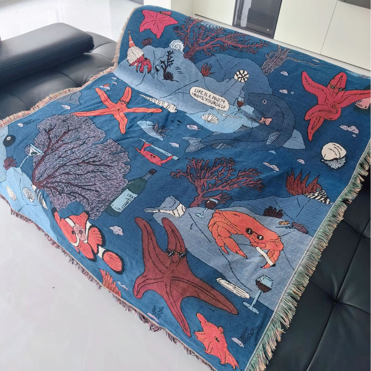 Illustrated Woven Throw Blanket with Fringe, 130 x 160 cm