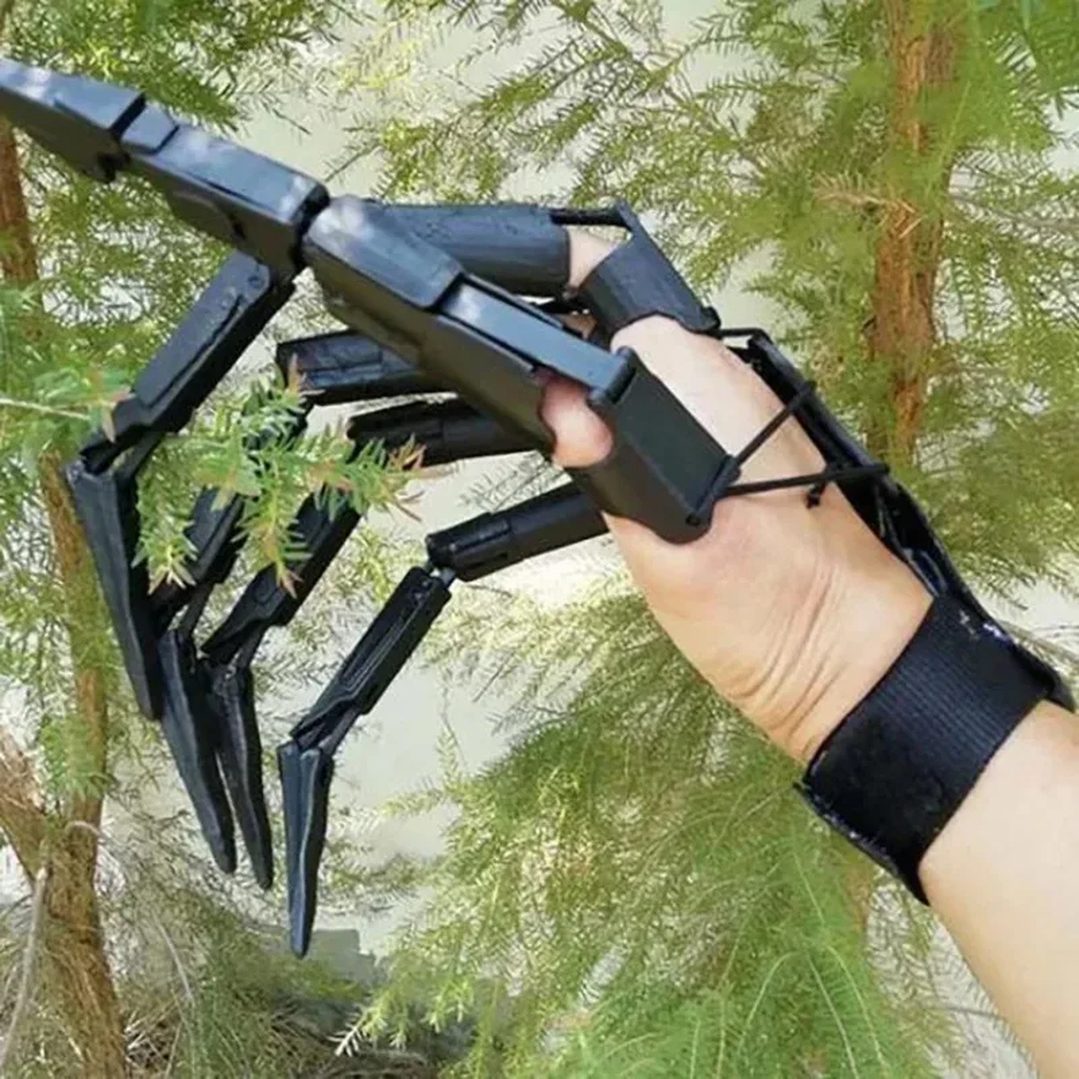 Articulated Skeleton Claw Hands for Halloween Costumes, Pair