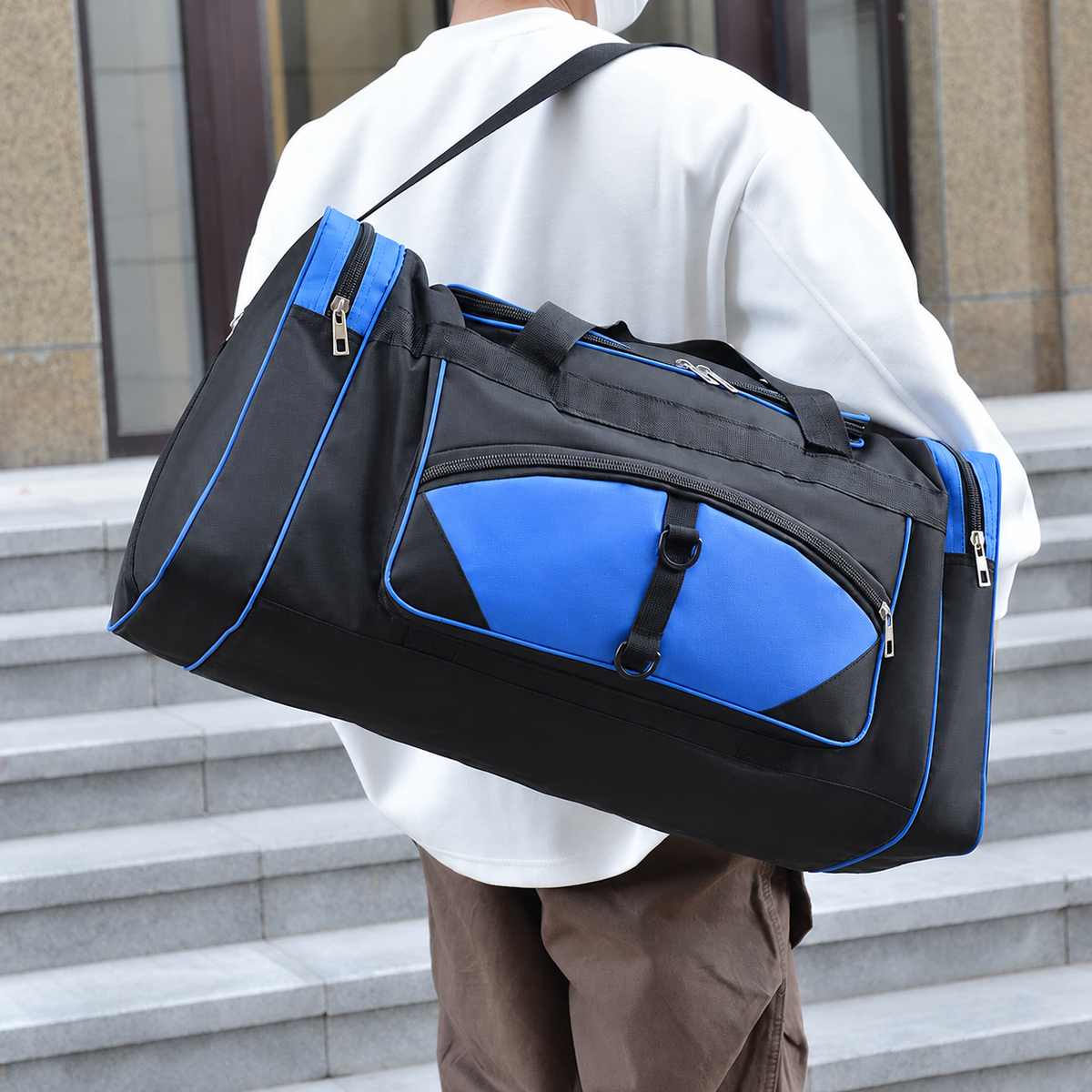 Large Nylon Travel Duffel Bag, 71 cm and Zippered Pockets