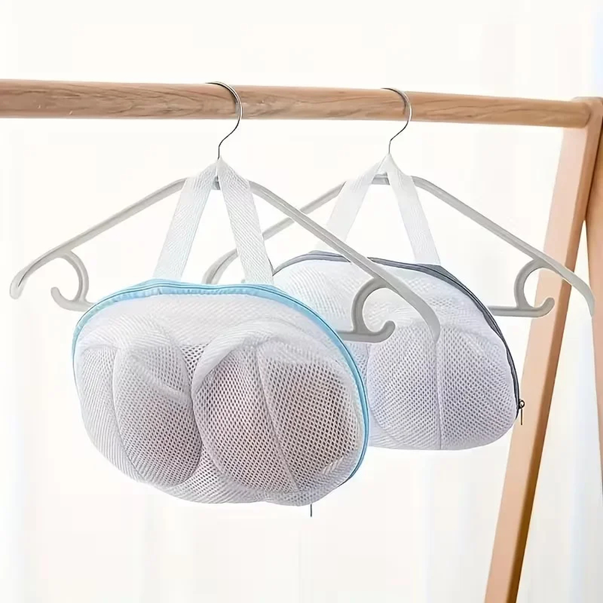 Zippered Mesh Laundry Bag for Delicates and Small Garments