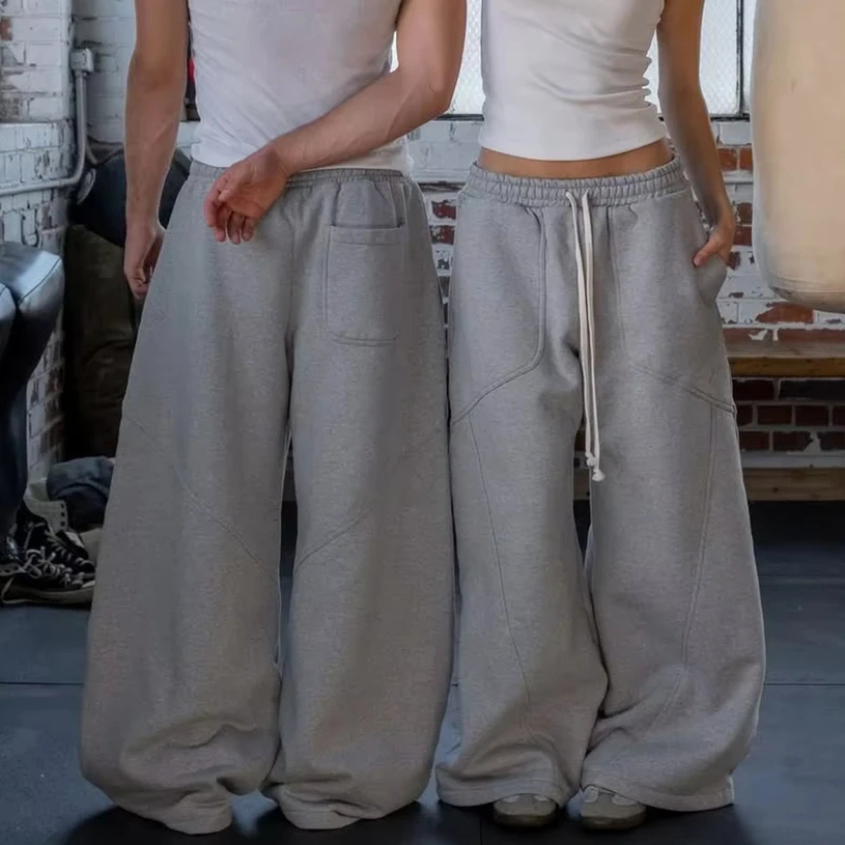 Relaxed Wide-Leg Sweatpants with Elastic Waist and Pockets