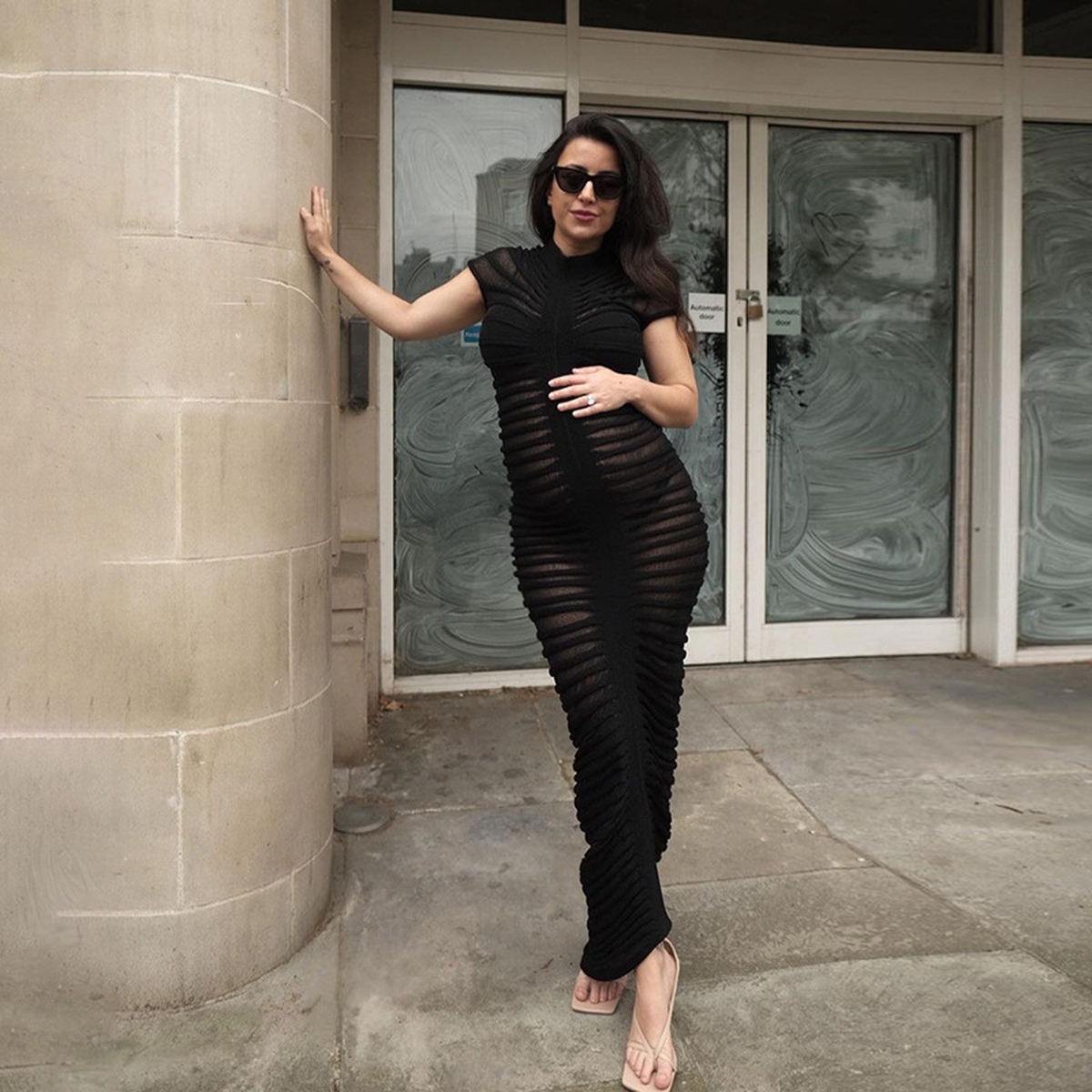 Black Ruched Short-Sleeve Midi Dress with Round Neckline