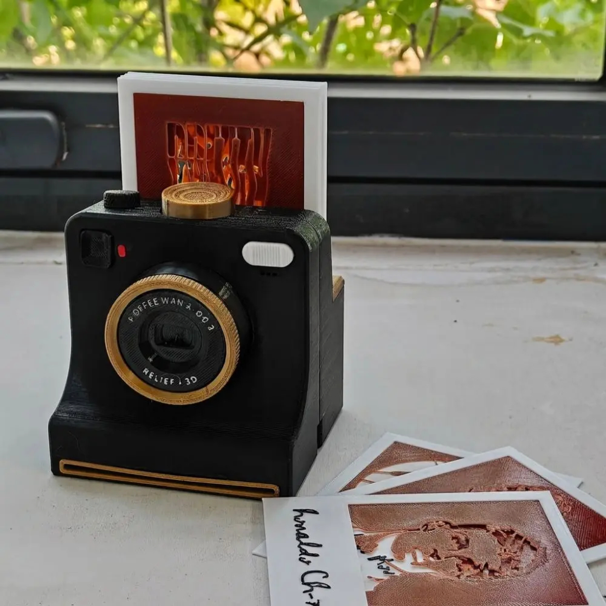 Camera-Shaped Latte Art Stencil Tool with Interchangeable Cards