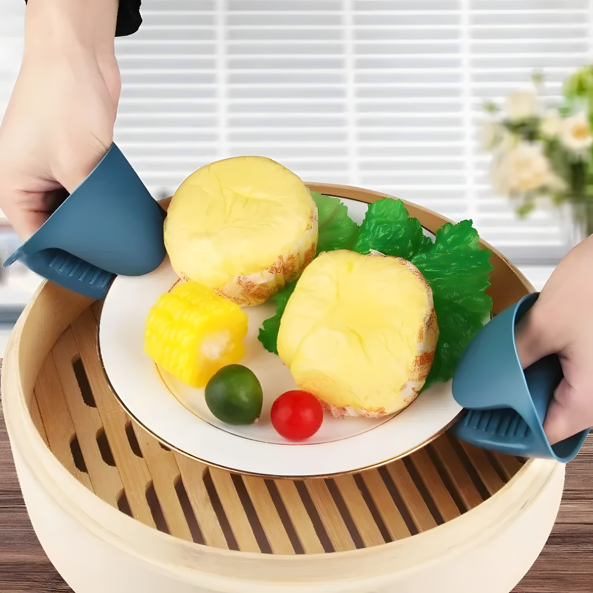 Bowl and Plate Lifting Tool Set with Silicone Pinch Mitts