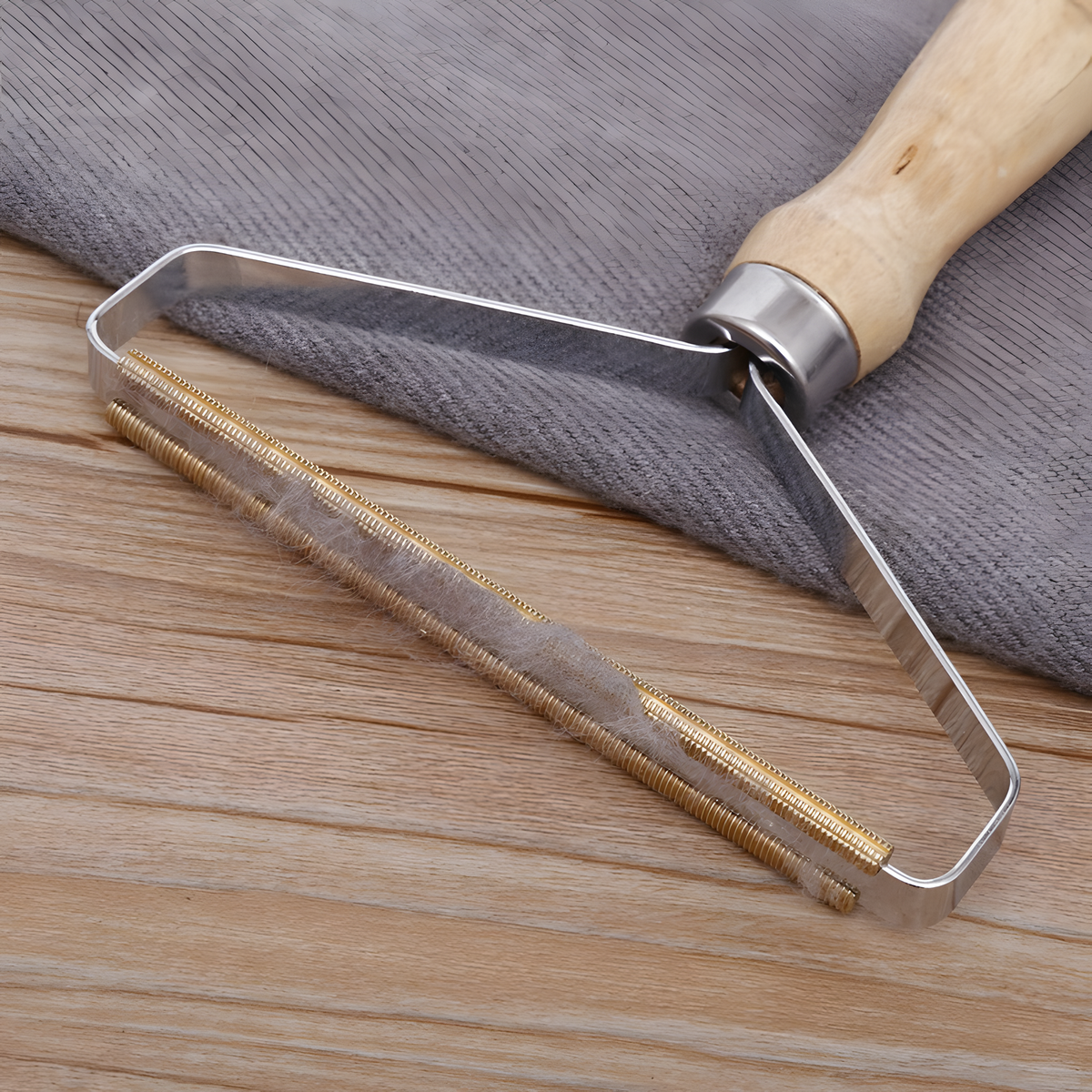 Reusable Wooden-Handle Lint Scraper for Clothing and Upholstery
