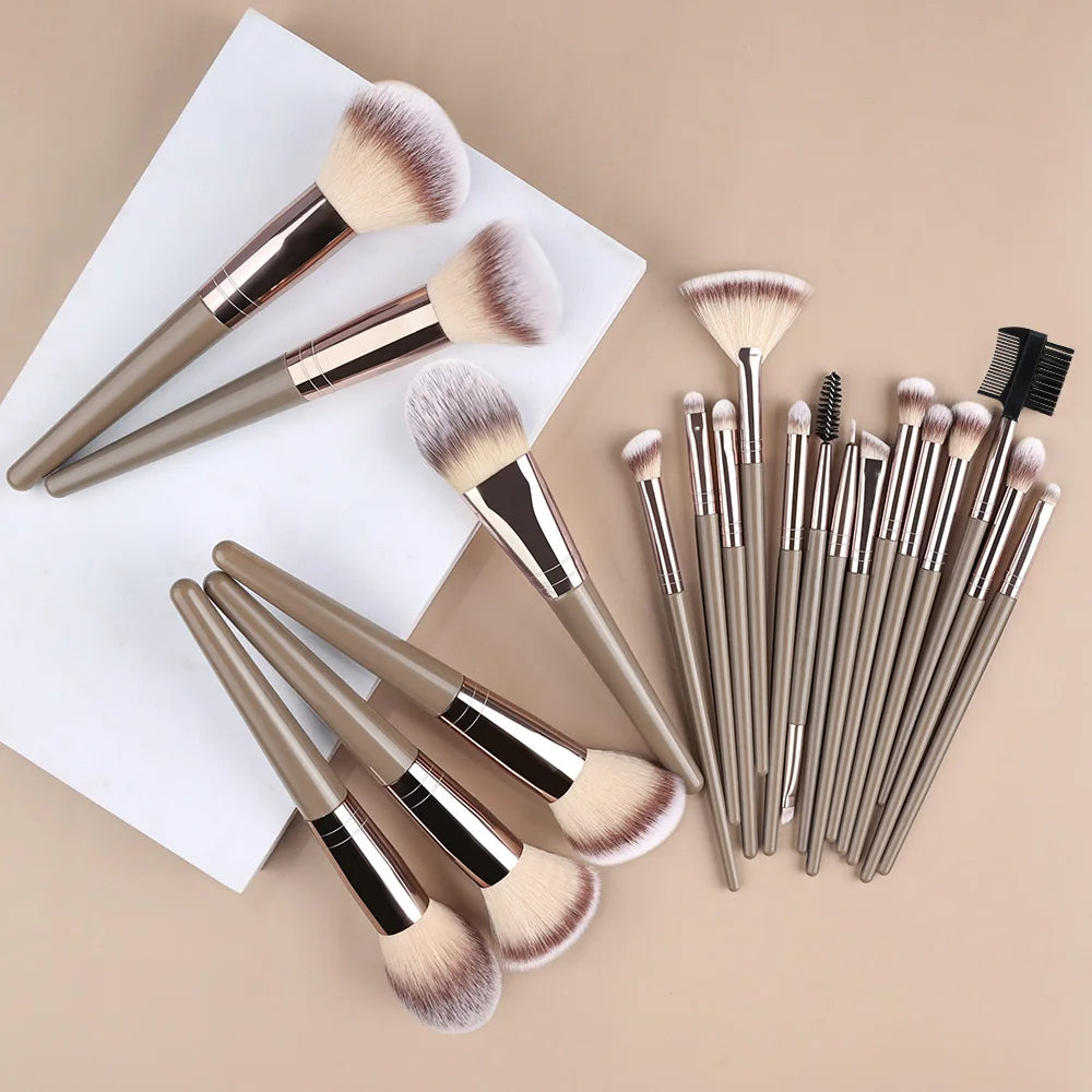 Soft Makeup Brush Set 3–20 Pieces for Blending & Travel