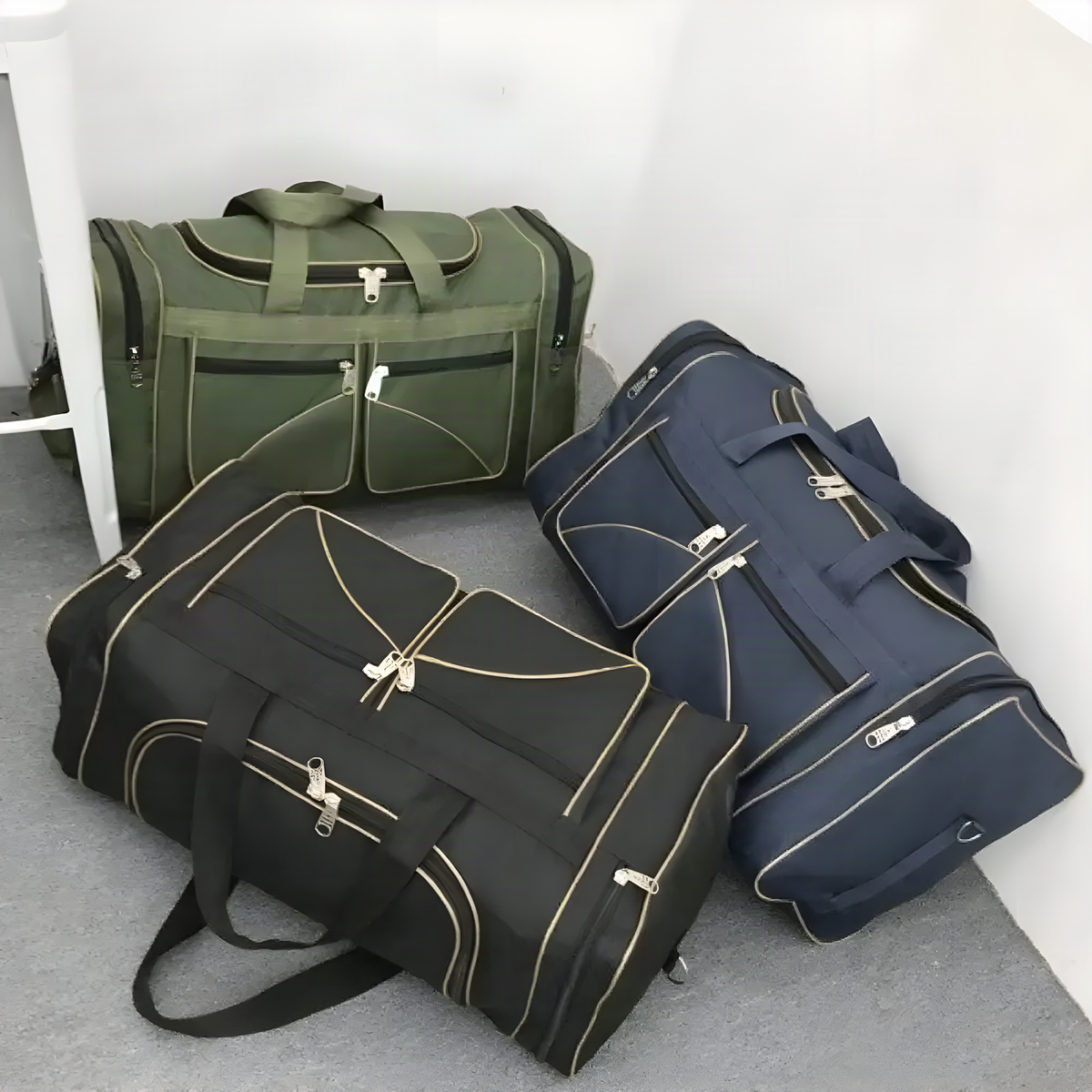 Large Oxford Travel Duffel Bag, 69 cm and Zippered Pockets