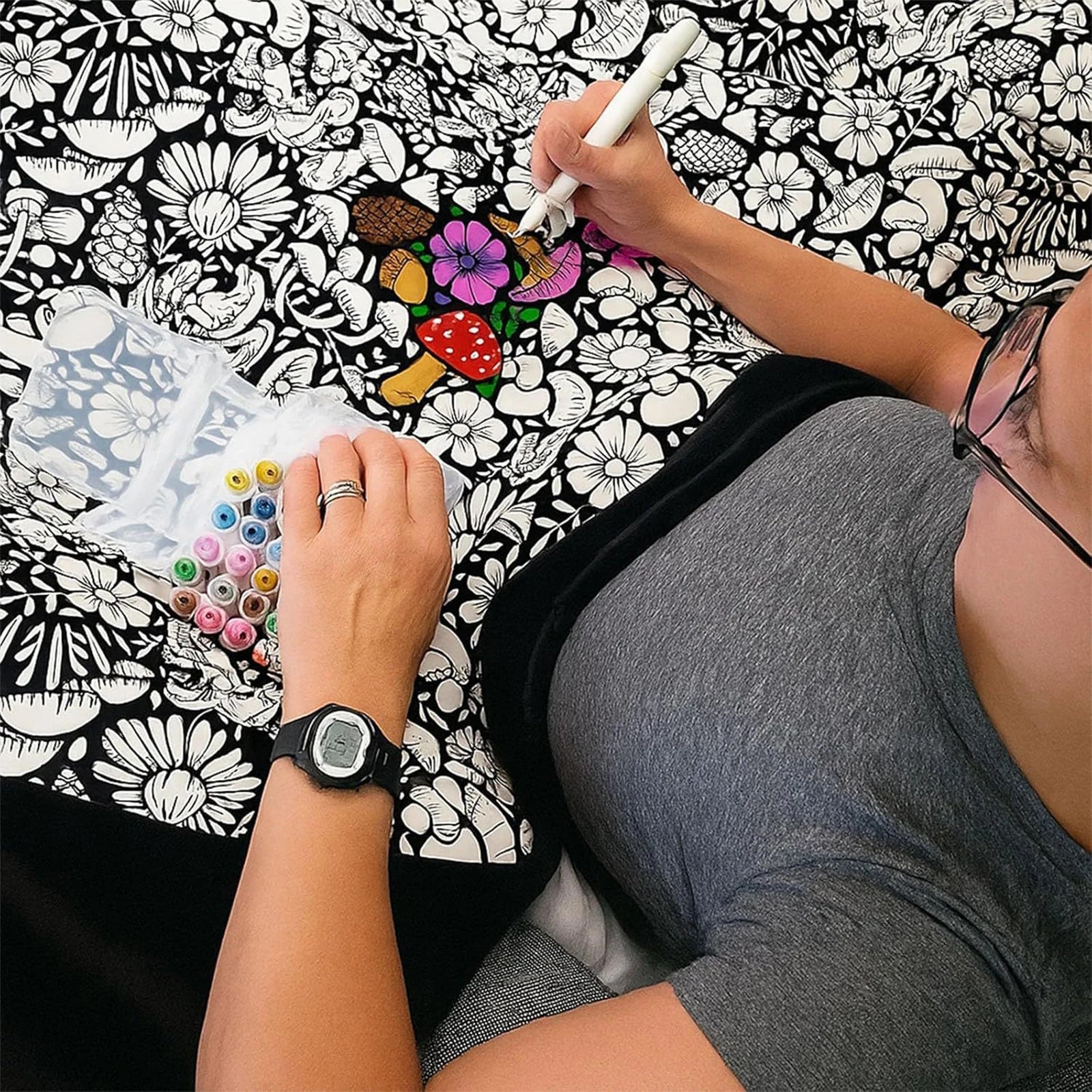 DIY Coloring Blanket with 12 Fabric Markers – Velvet