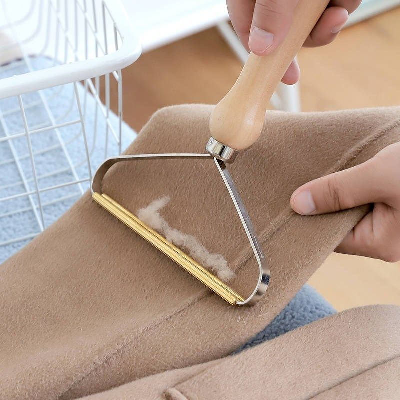Reusable Wooden-Handle Lint Scraper for Clothing and Upholstery